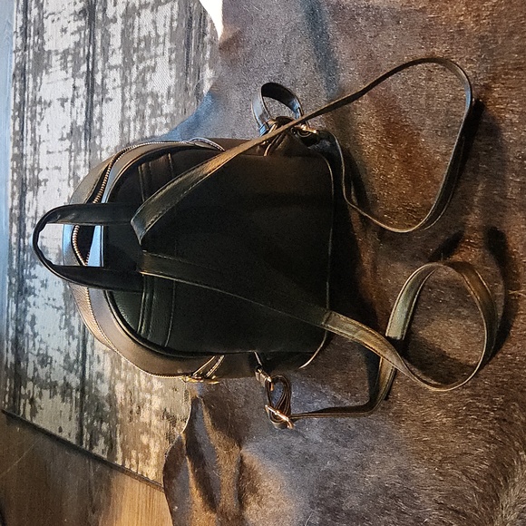 Small black backpack - Picture 2 of 2